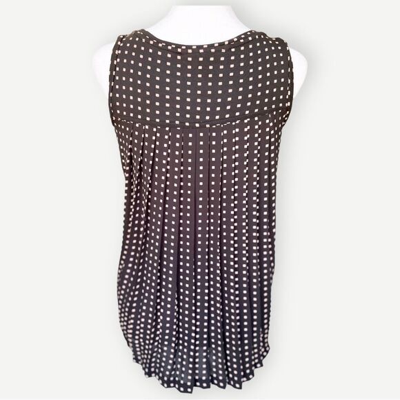 Ann Taylor LOFT Petites Black Polka Dot Pleated Back Shell Blouse. Top. XSP. - Picture 3 of 8